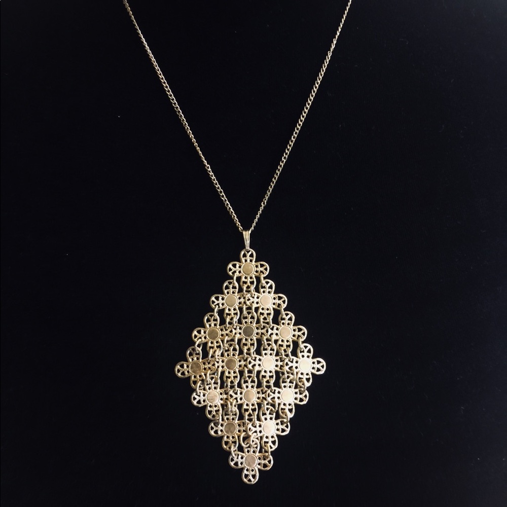 Sarah.Gold Tone Dangling Diamond Shape Necklace